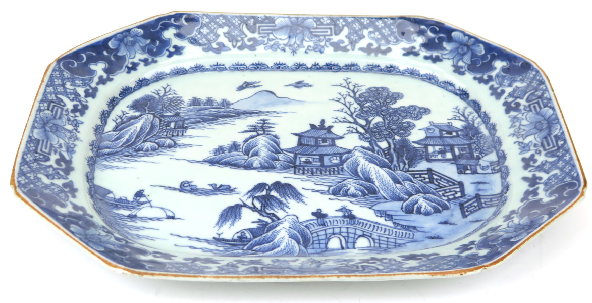 Stekfat, porslin, Kina Qianlong (1736-95), oktogonalt med avfasade hörn, _9351a_8d91df8499da010_lg.jpeg