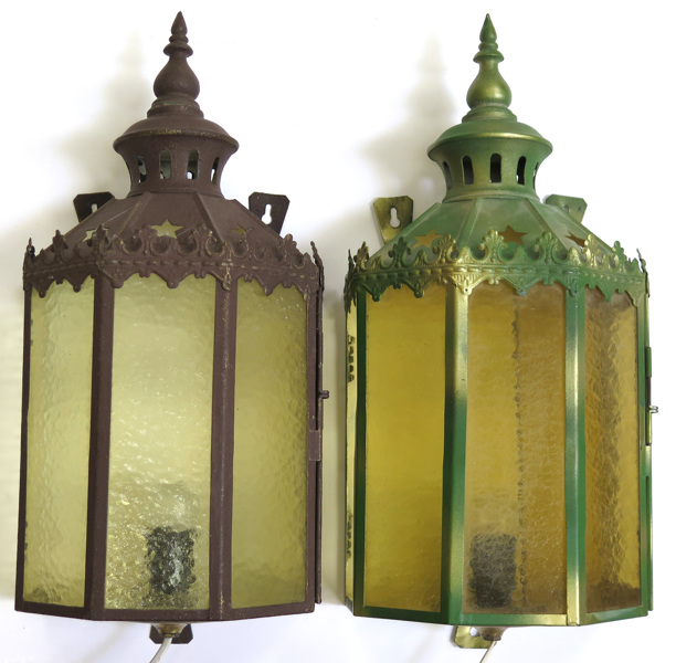 Vägglampor, 2 st, grön- respektive brunlackerad metall och glas, _9535a_8d92029506abc12_lg.jpeg