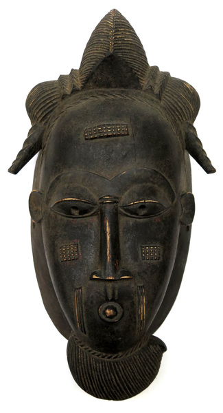 Mask, skuret trä, Baulé, Elfenbenskusten, 1900-talets slut, _9825a_8d921017a83a771_lg.jpeg